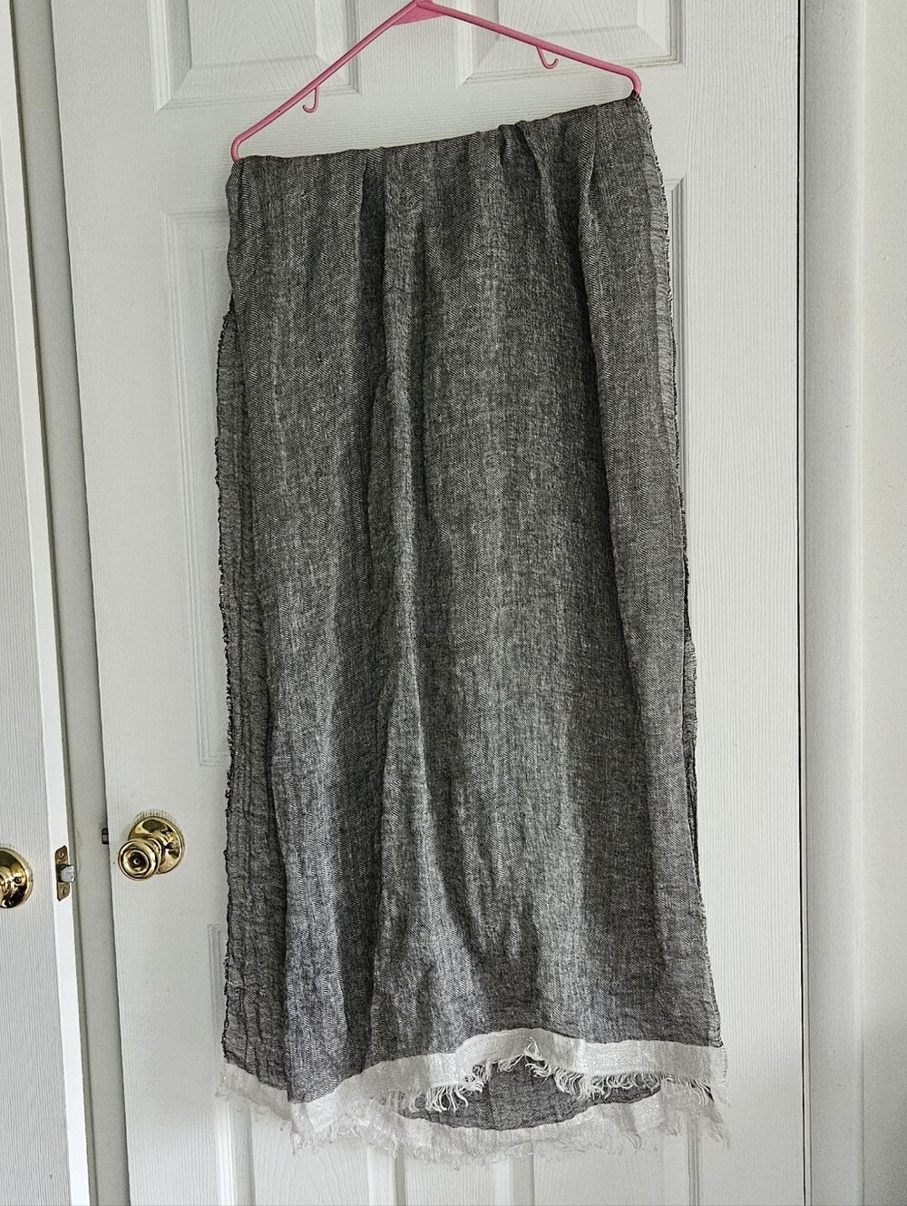 Sasso + Smyth Lightweight Gray Linen-Blend  Scarf with Frayed Hem